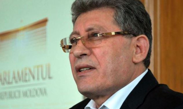  Ghimpu nu îl vrea pe Filat prim-ministru. “Mai bine să fii un cizmar bun decât un premier huiduit”. Declaraţia aparţine liderului Partidului Liberal, Mihai Ghimpu.