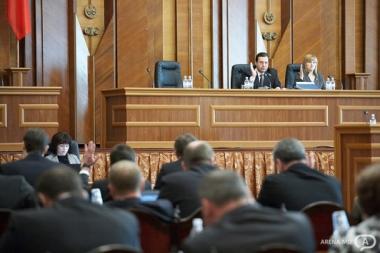 Liberalii condamnă modul în care funcţionarii de stat înţeleg că trebuie să-şi exercite atribuţiile de serviciu. 
