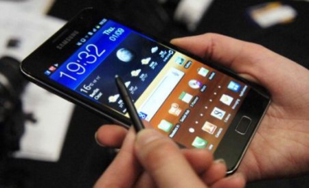Noul Galaxy Note vine la doar trei luni după lansarea lui Galaxy S III, care a vândut deja 10 milioane de bucăţi