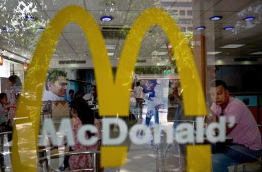 В Индии McDonald's будет продавать гамбургеры без мяса.