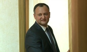 Referindu-se la ultimele decizii anunțate de Igor Dodon, Abramciuc afirmă că acestea nu au fost consultate cu partidul.