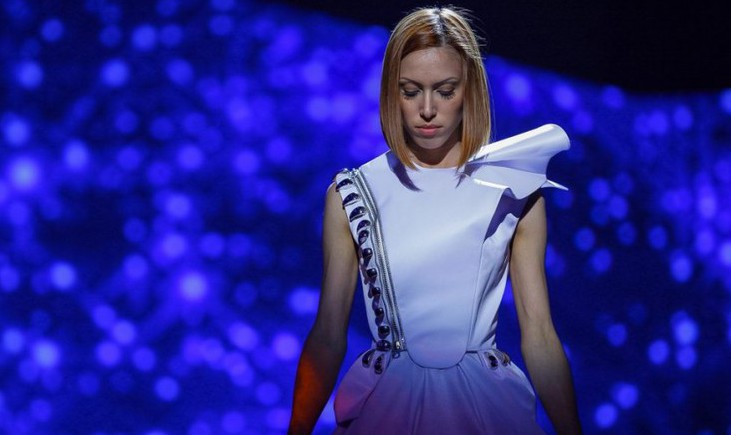 Echipa Alionei Moon susţine că performanţa de pe scenă nu se ridică la nivelul aşteptărilor şi sunt nemulţumiţi de prestaţia echipei tehnice. 