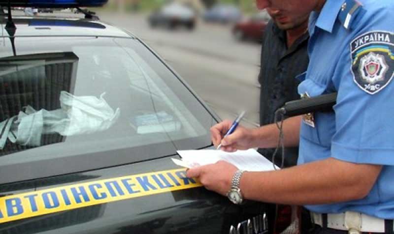 Украинским водителям и всем, кто путешествует по территории Украины, придется привыкать к новым требованиям ПДД.