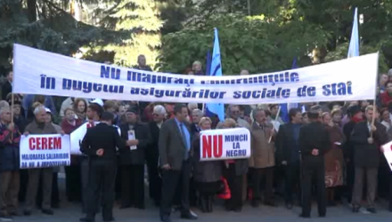 Totodată, liderii sindicali vor susţine un briefing de presă în scuarul Academiei de Ştiinţe a Moldovei, la începutul marșului.