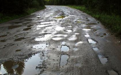 По разбитым дорогам ездить можно только в машине, которой не жалко. 