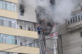 Circumstanţele şi cauza incendiului urmează să fie stabilite.