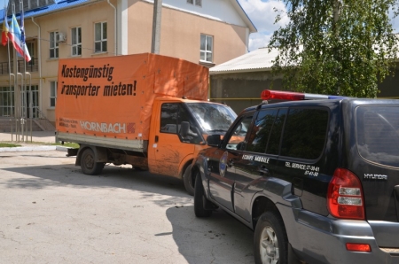Vameşii au reţinut un camion care transporta marfă de contrabandă în valoare de circa un milion de lei.