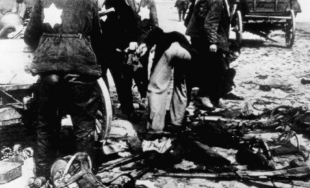 La sfârşitul Celui De-Al Doilea Război Mondial, naziștii au ucis o treime din evrei, prin Holocaustul pentru care plătesc chiar şi astăzi.