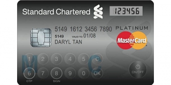 Pentru moment, Display Card MasterCard va fi disponibil doar pentru clienții Standard Chartered Online Banking.