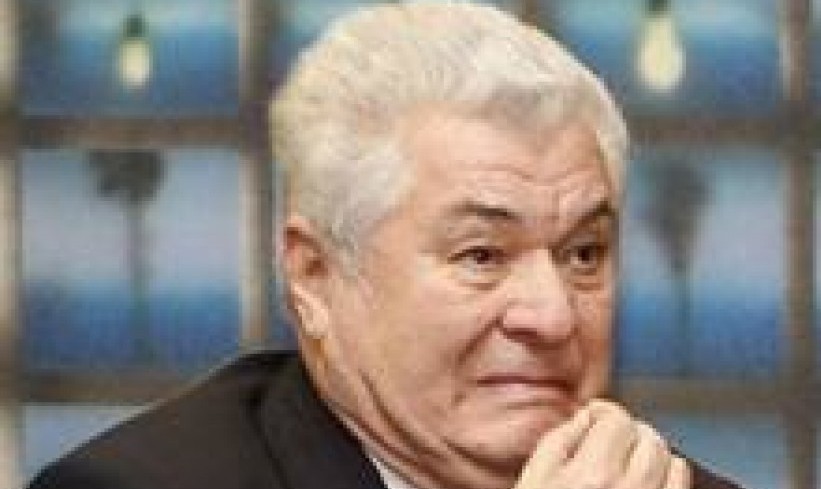 Artur Reşetnicov s-a apărat, afirmând că Guvernul Greceanîi nu a adoptat Legea şi nu mai contează că aceasta a fost propusă.