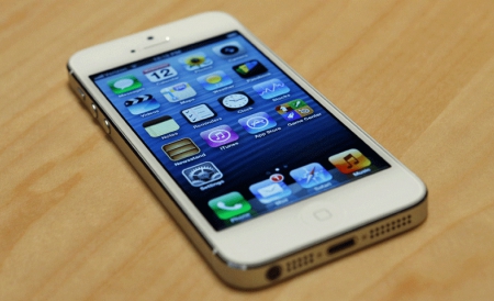  Ei susţin că noul iPhone încalcă două brevete standard şi alte şase de dotări.