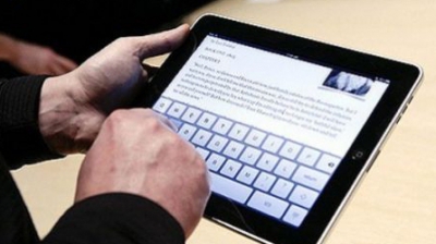  Aceeaşi cercetare arată că peste 60% dintre participanţi se uită la televizor, 40% mănâncă şi beau, iar 27% gătesc în timp ce folosesc tableta.