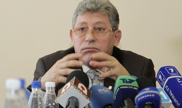 Ghimpu spune că dacă şeful statului va refuza să facă acest lucru, el însuşi va sesiza Curtea Constituţională.