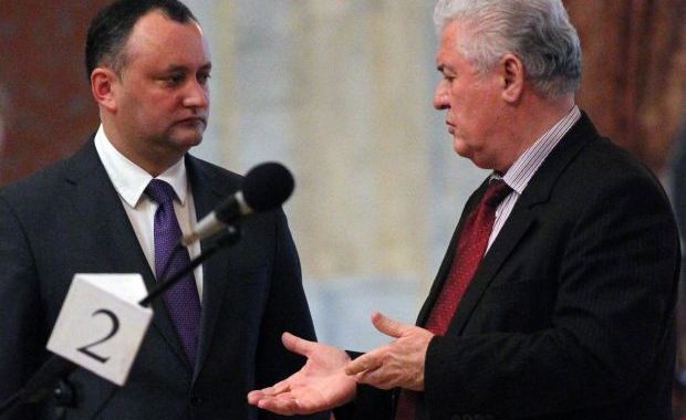 “Nu văd cum numele unui ctitor ar putea fi înlocuit cu oricine altcineva”, a explicat edilul.