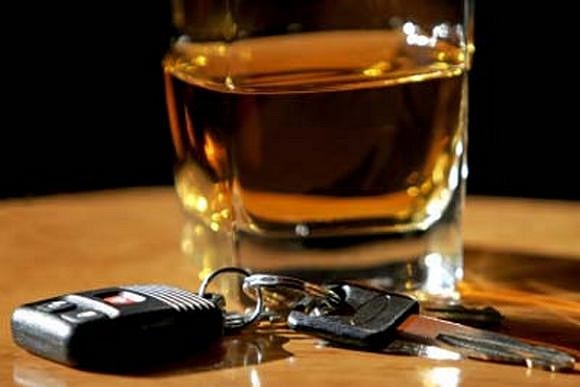 Водитель автомобиля, находясь в состоянии алкогольного опьянения, не справился с управлением и сбил 41-летнего велосипедиста.