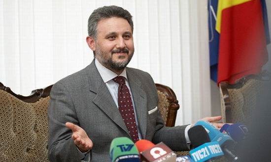 Лазуркэ был одним из кандидатов на пост представителя ЕС в Молдове.