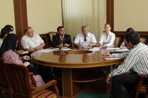 Конкурс на замещение должности руководителя этого Центра был объявлен в апреле этого года.