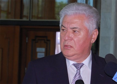  Воронин заявил на заседании парламента, что несмотря на то, что находился не в Кишиневе, а на похоронах близкого человека, если бы его пригласили, он нашел бы время прийти в комиссию. Фото: vesti.md 