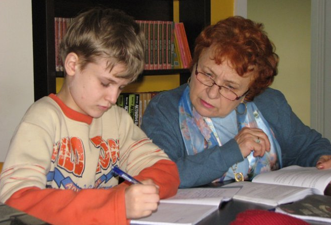 В период с 2010 по 2012 было закрыто 78 школ с преподаванием на румынском, 16 школ с преподаванием на русском и одна со смешанным преподаванием. 