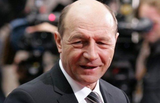 Preşedintele Traian Băsescu a fost primit cu proteste, sâmbătă, la parada militară organizată cu prilejul Zilei Naţionale.