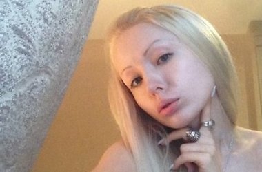 Интернет-звезда, получившая широкую известность благодаря "кукольному" имиджу, продолжает эпатировать своих поклонников. 