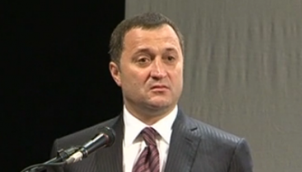 Anunţul privind creşterea poverii fiscale pentru fermieri a şi determinat patronatele să-l invite la discuţii pe premierul Vlad Filat.