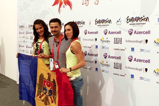 Довольный своим выступлением в финале конкурса Евровидение 2012, Паша Парфени, вернулся из Азербайджана в Молдову. Фото: arena.md