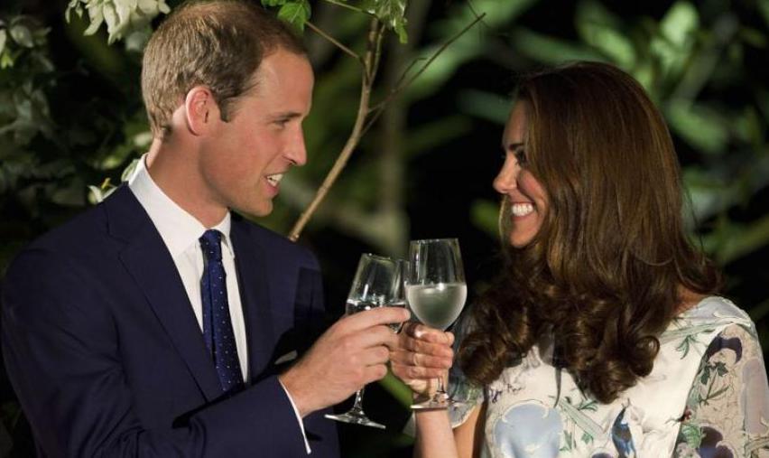 Ducesa de Cambridge, soţia prinţului William, a născut un băieţel, luni, la maternitatea St. Mary din Londra.