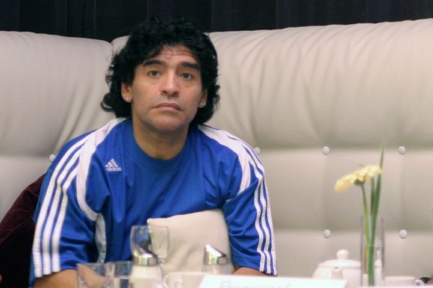 Diego Maradona a fost supus, marţi, unei intervenţii chirurgicale la ochi, a anunţat medicul fostului fotbalist argentinian.