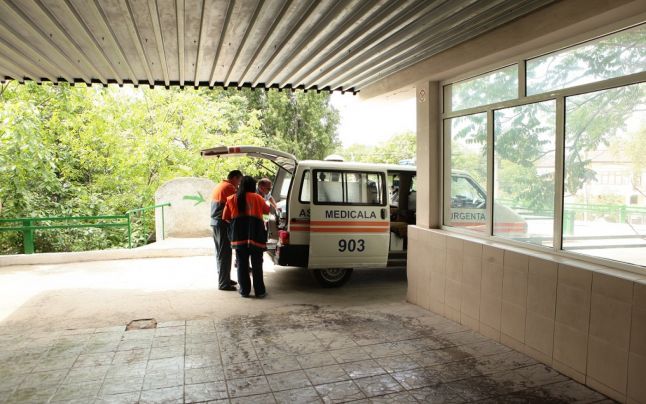 Un băiat de opt ani a ajuns la spital în stare extrem de gravă după ce s-a otrăvit cu ciuperci. 