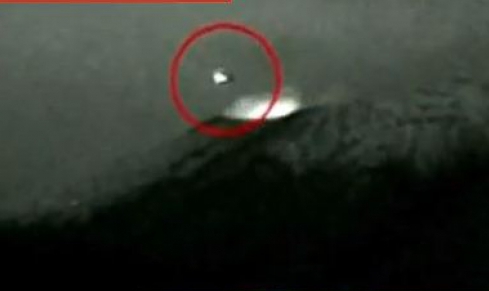 Imaginile au fost suprinse de o cameră video fixă menită să monitorizeze activitatea zilnică a vulcanului Popocatepetl.