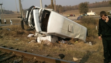 Prin aceiaşi sentinţă, şoferul microbuzului a fost privat de dreptul de a conduce mijloace de transport pe un termen de 5 ani.