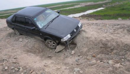 După ce au fost prinşi şi poliţia a ajuns la locul faptei, au descoperit că femeia fusese de fapt îngropată de vie