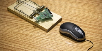Primul mouse, construit din lemn şi cu bilă, a fost proiectat în 1963. Apoi, au apărut mouse-urile optice şi cele wireless