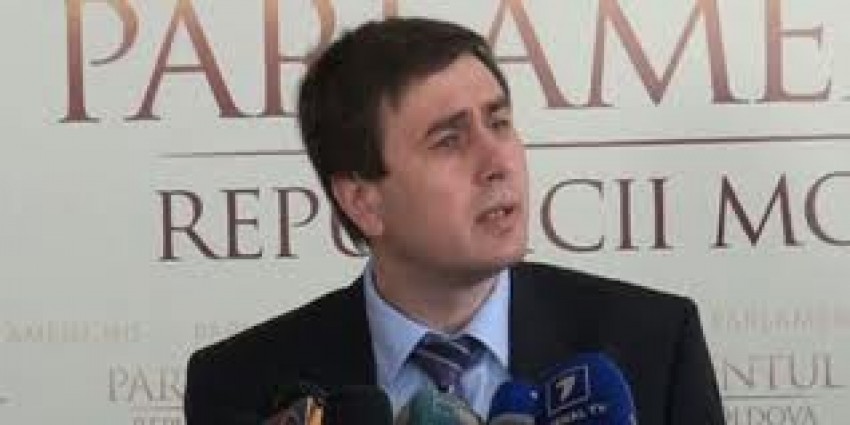 De aceeaşi părere este şi analistul Igor Boţan care consideră că o altă problemă este funcţionalitatea vamală rea.