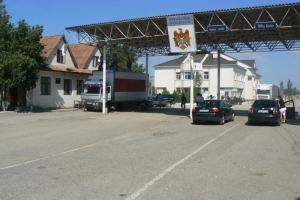 Oamenii legii încearcă să stabilească provenienţa celor 110.000 de euro şi 14.100 de dolari depistaţi în caseta de valori a unui învinuit.