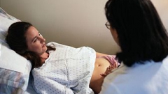 Medicul obstetrician-ginecolog Ludmila Adam afirmă că din moment ce o femeie şi-a început viaţa sexuală, aceasta trebuie să înceapă a merge la consultaţii ginecologice. 