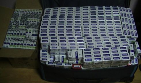 Pe acest caz a fost întocmit un proces verbal. Produsele de tutungerie au fost reținute, iar şoferul riscă o amendă de 3.000 lei.