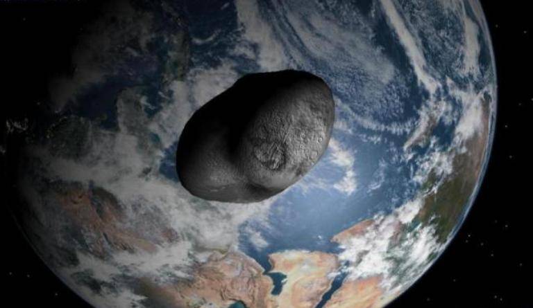 Cercetătorii Universităţii din Colorado l-au denumit 4179 Toutatis şi este unul din cei mai mari asteroizi care s-au apropiat vreodată de Pământ.