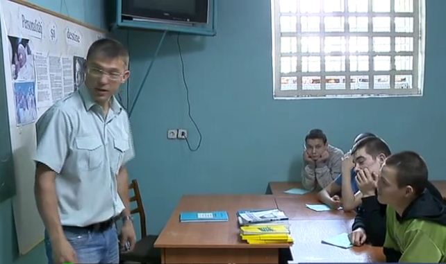 В этом году впервые пять заключенных изолятора будут сдавать выпускные экзамены после девятилетки.