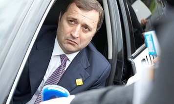 Comportamentul liderului PLDM, Vlad Filat, se explică prin susţinerea pe care acesta o are din partea oficialilor europeni. 