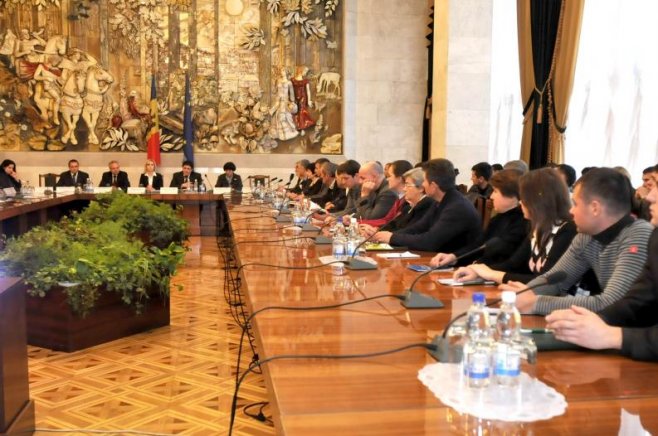 La aproape două săptămâni de la venirea Nataliei Gherman în fruntea Ministerului Afacerilor Externe și Integrării Europene, felicitările continuă să curgă gârlă.