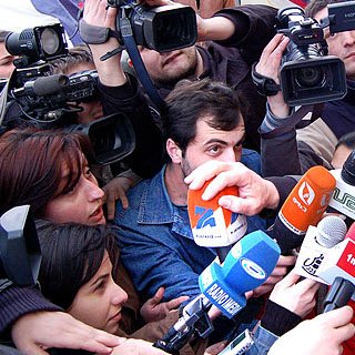 Один из репортеров Би-би-си выдал себя за молдаванина, у которого нет документов на право пребывания в Великобритании, и нашел нелегальную организацию, занимающуюся вывозом нелегалов во Францию.