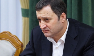 Într-o ţară democratică, Vlad Filat ar fi ajuns pe mâna procurorilor şi nu ar fi fost desemnat în calitate de candidat la funcţia de prim-ministru. 