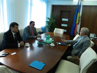 Discuţiile dintre reprezentanţii celor două oraşe s-au axat pe posibilitatea implementării unor proiecte comune, dar şi schimbul de experienţă.