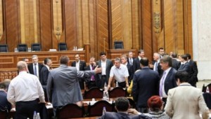 “Din câte am văzut, vor privatizate 90% din întreprinderile de stat. Se vede că este comanda cuiva”, a precizat Muntean.