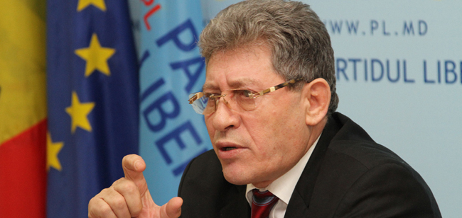Preşedintele PL Mihai Ghimpu a precizat că l-a susţinut pe Nicolae Timofti, dar acesta este influenţat în prezent de anumite persoane