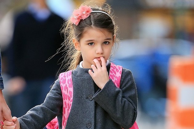 Suri Cruise, a fost agresată verbal de un fotograf, marţi, în timp ce se îndrepta spre automobilul mamei sale.