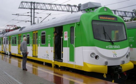 În sudul ţării trenurile s-au oprit pentru câteva ore, iar cursurile în sute de şcoli au fost suspendate în această zi.