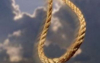 Acesta a fost găsit strangulat cu o funie confecţionată manual